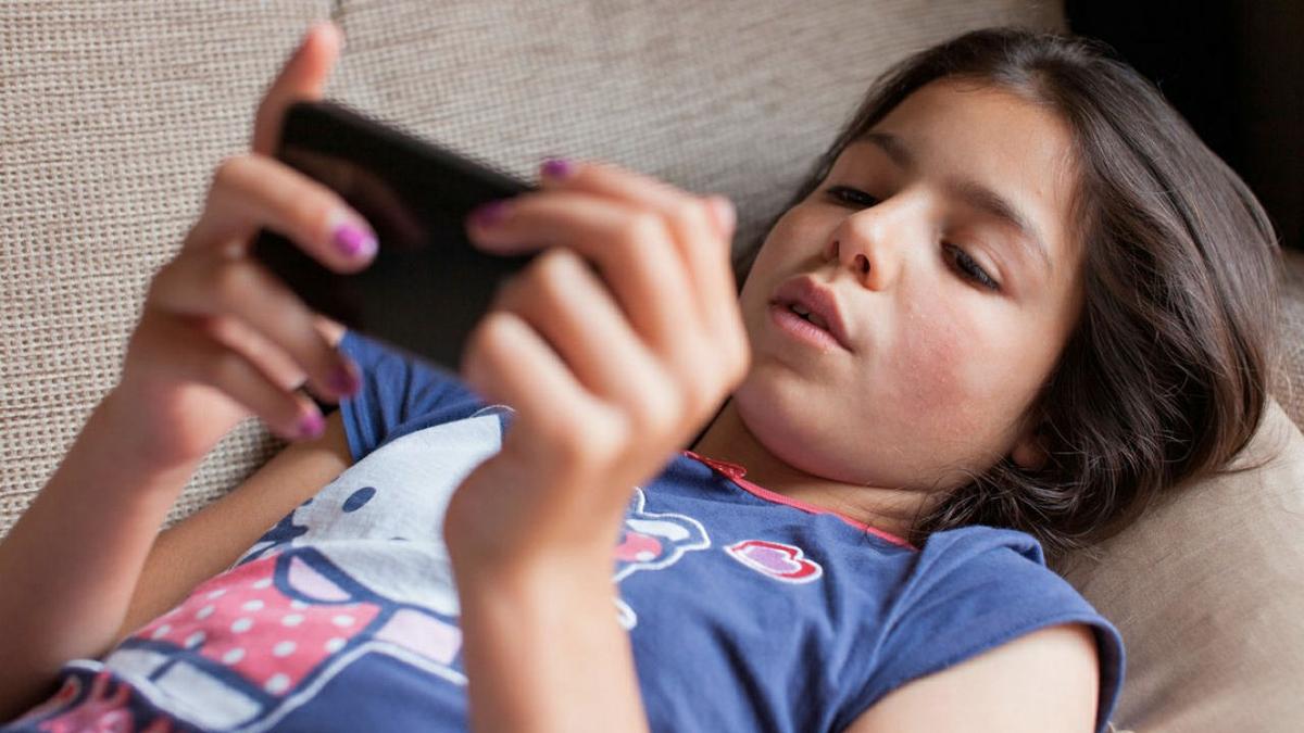 Menos iPhone, más estudio para los niños: piden a Apple sus inversores