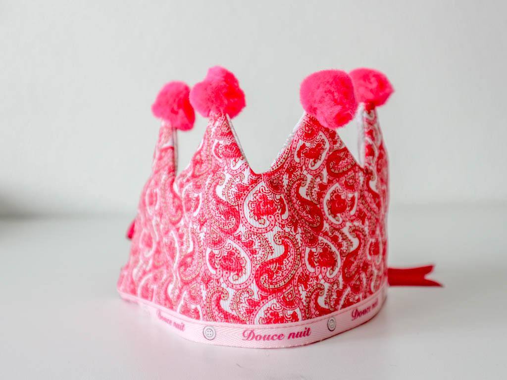 corona de cumpleaños de tela