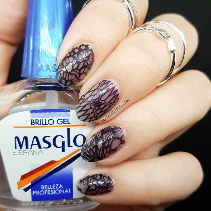brillo gel de masglo para terminar una manicura facil y sencilla de encaje con estampacion negra o stamping muy elegante 