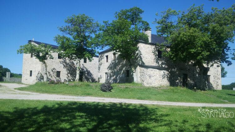 albergue entre montañas