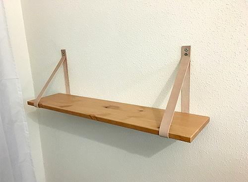 diy estantería madera y cuero materiales