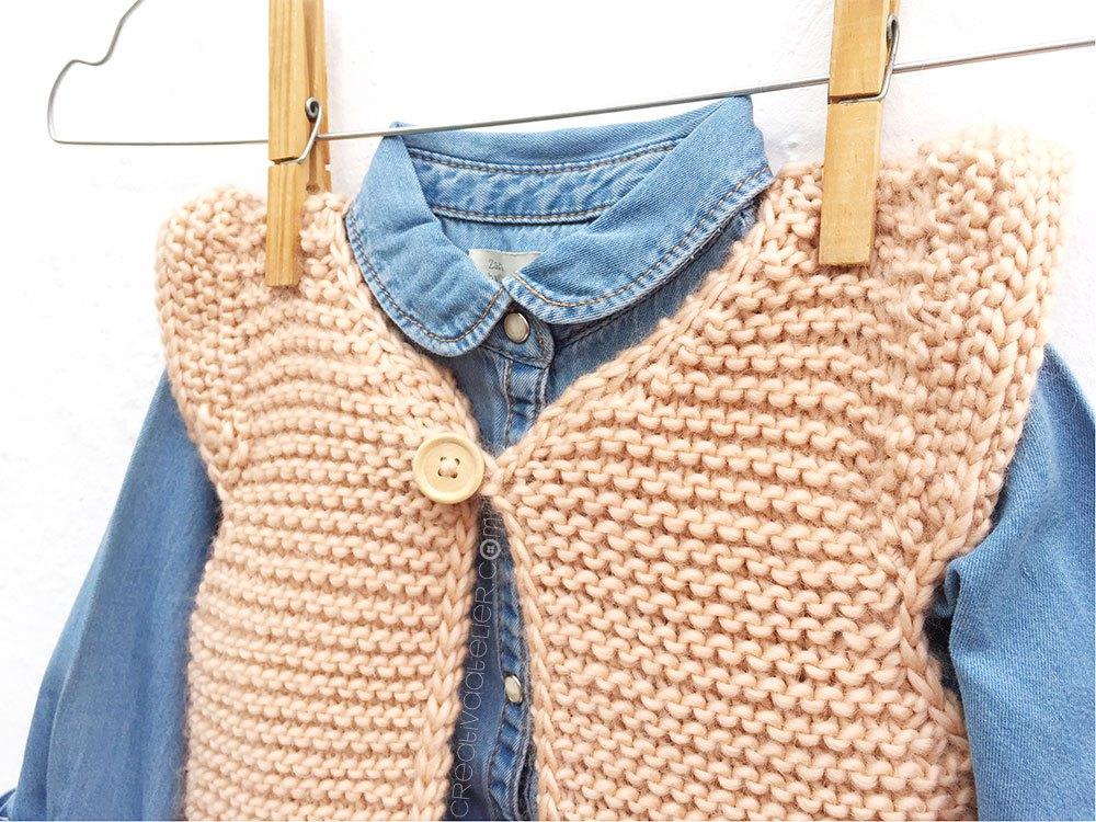 Cómo hacer un chaleco de punto de bebé con volantes en las mangas DIY - Tutorial y Patrón