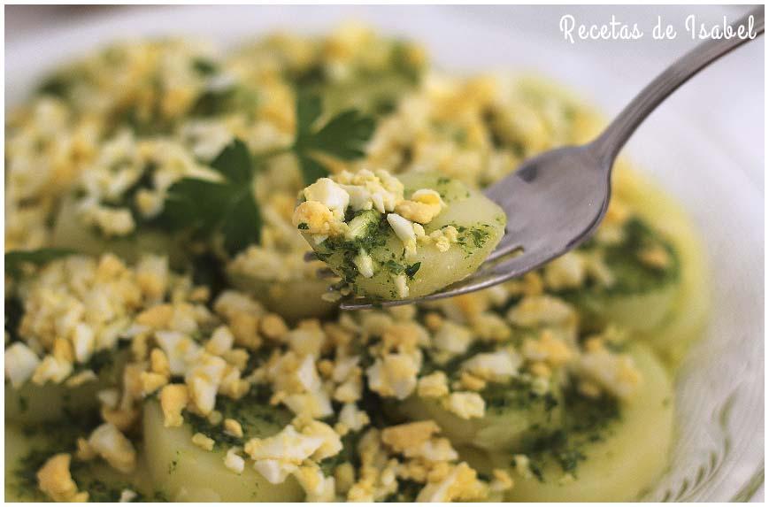 Ensalada de patatas con salsa verde