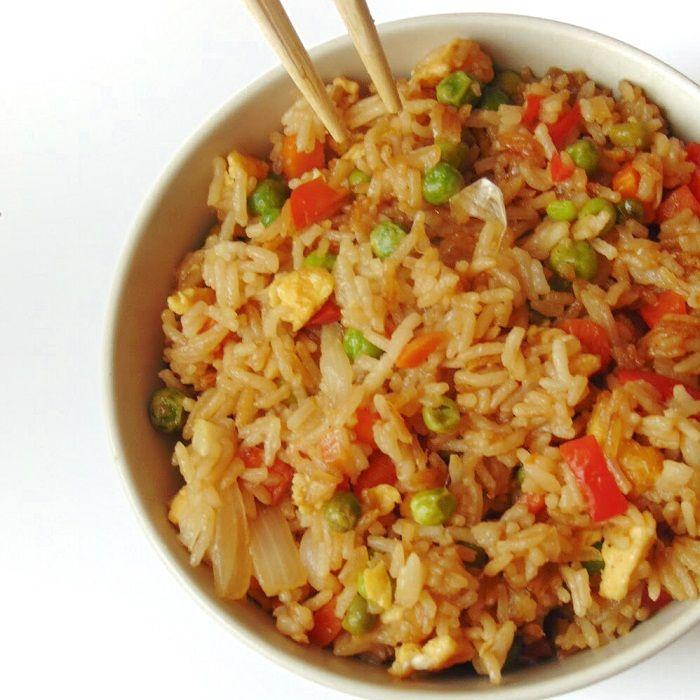 Arroz chino con verduras y huevo