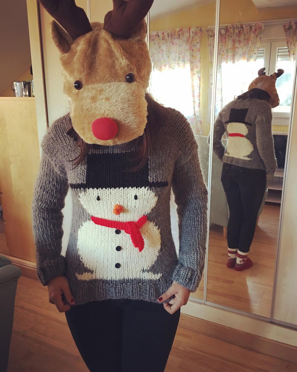 Alicia con el jersey de muñeco de nieve