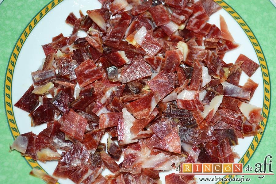 Risotto con jamón serrano, trocear el jamón serrano