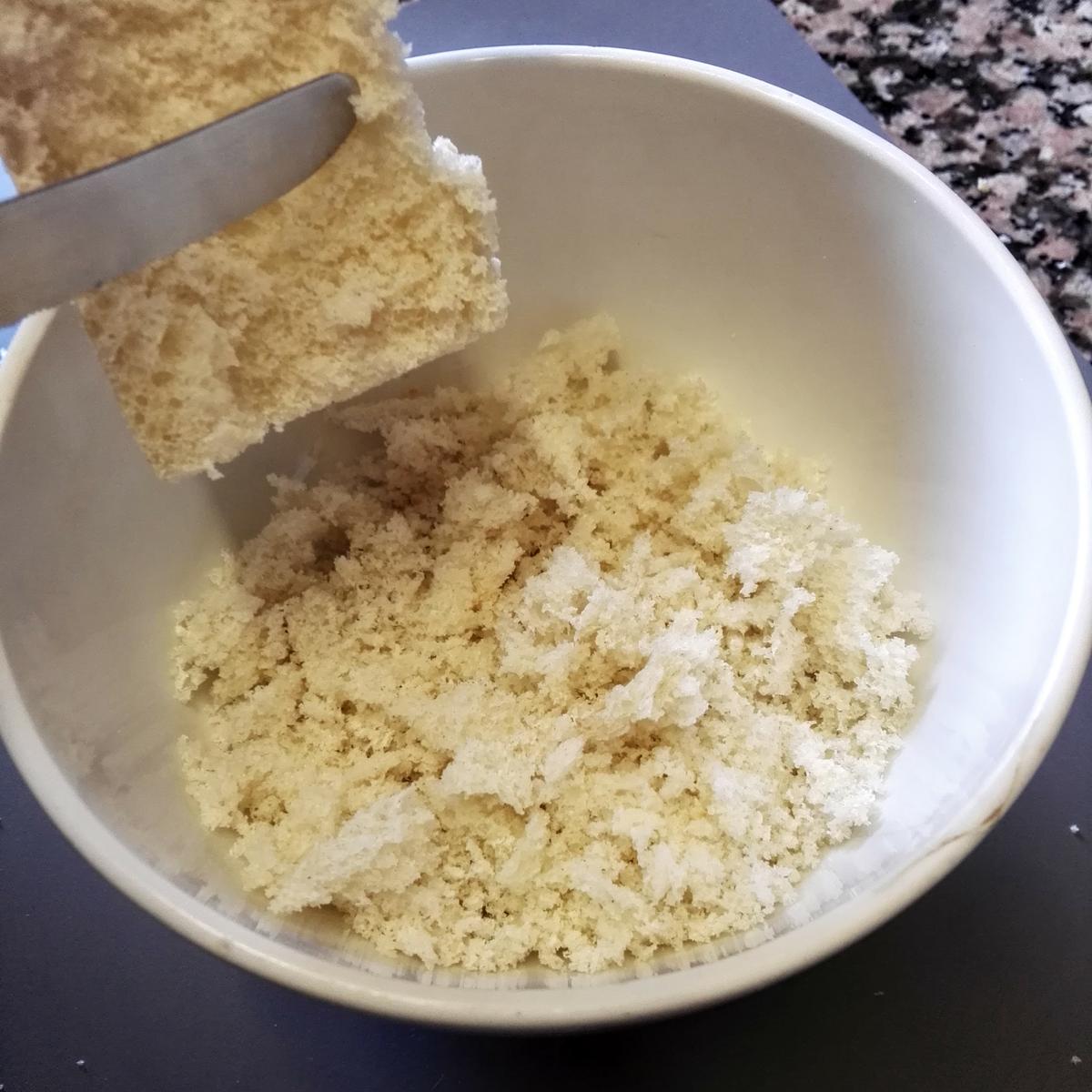 migas de pan para hacer albóndigas