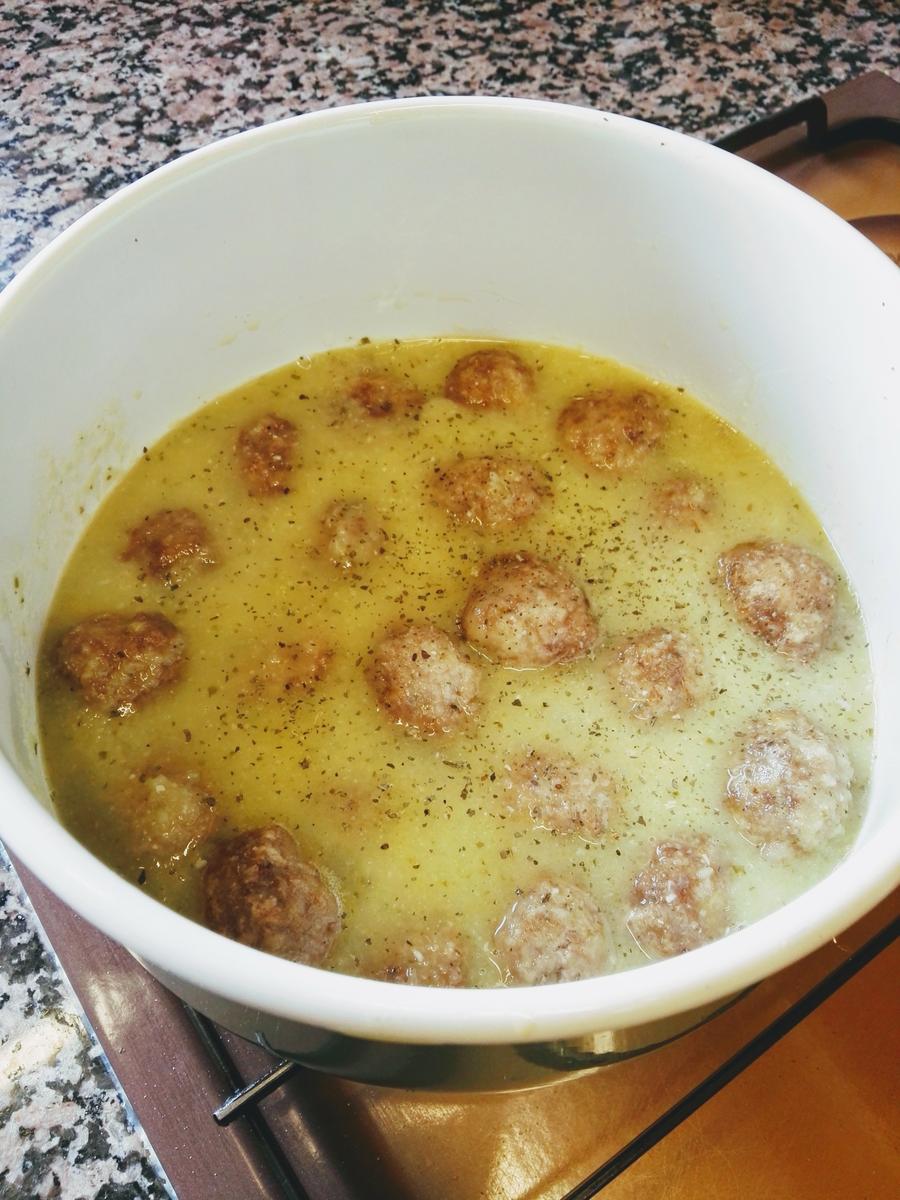 albóndigas en cazuela con salsa verde