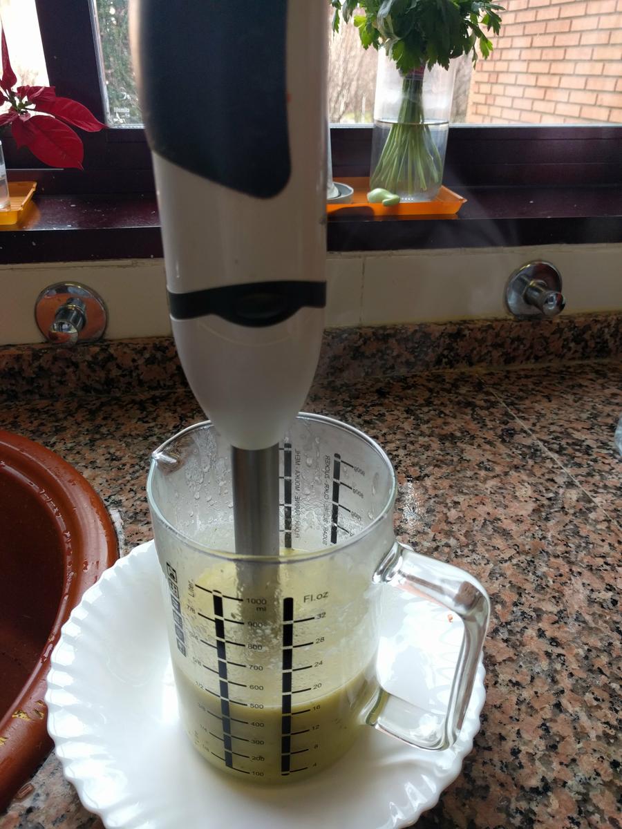 preparando salsa verde batidora