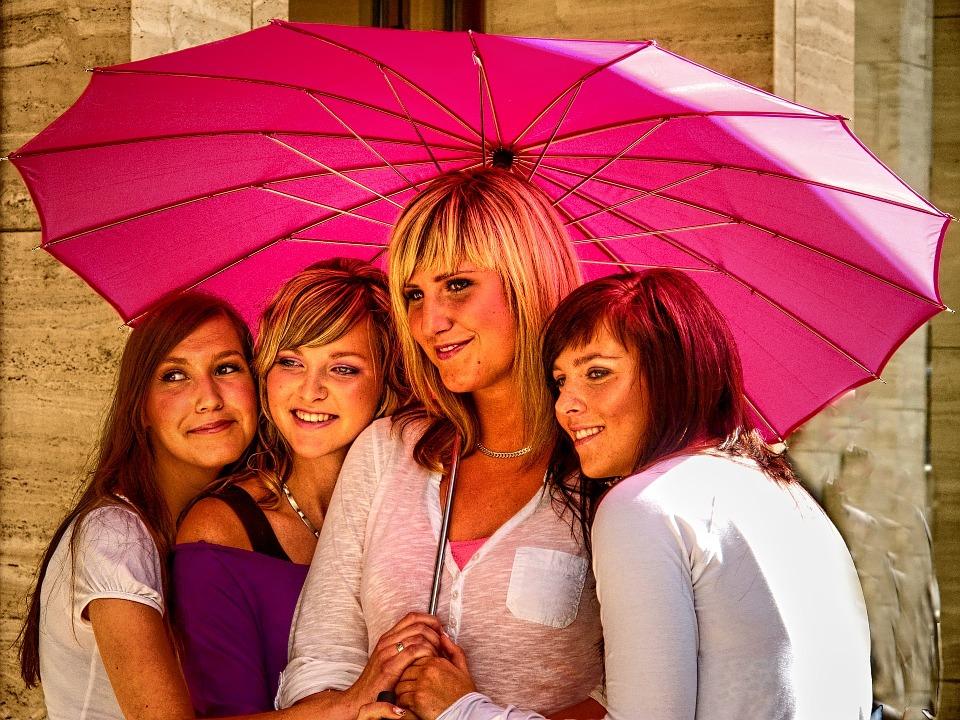 womens-group-735907_960_720
