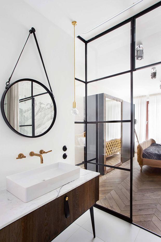 grifos dorados de pared