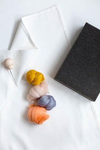 03 DIY handmade PomPon almohadón materiales