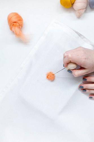 06 DIY PomPon almohadón