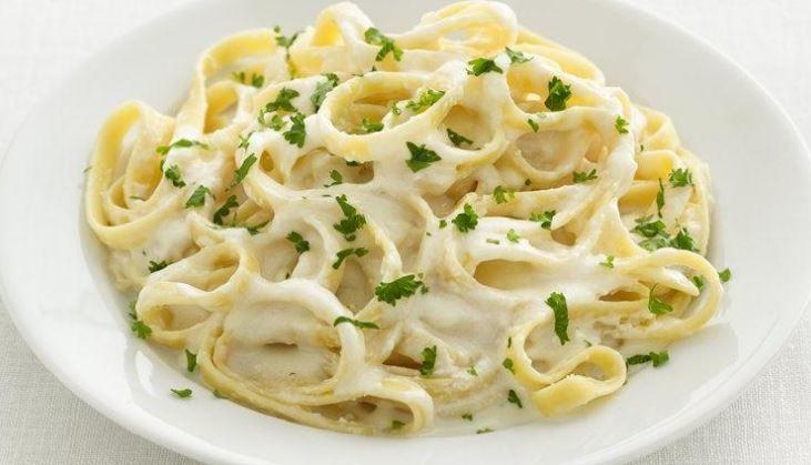 Tallarines con Salsa Alfredo