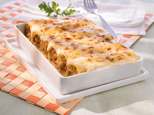 Canelones con carne y salsa Bechamel