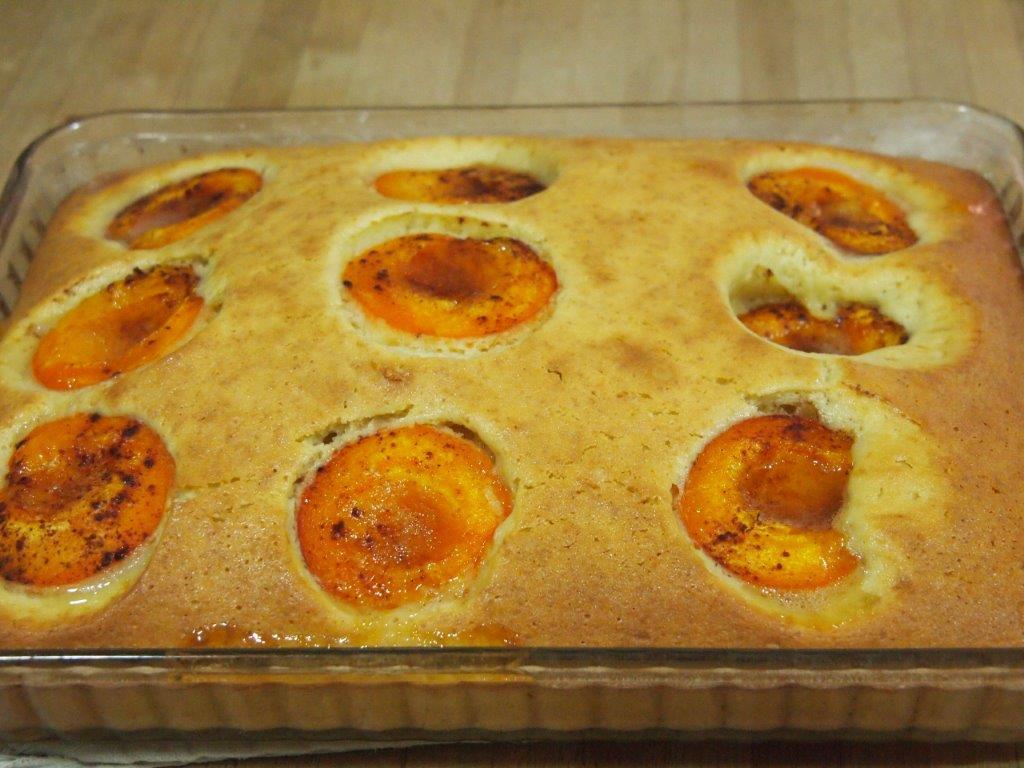 Coca con albaricoques o Coca dalbercoc horneada
