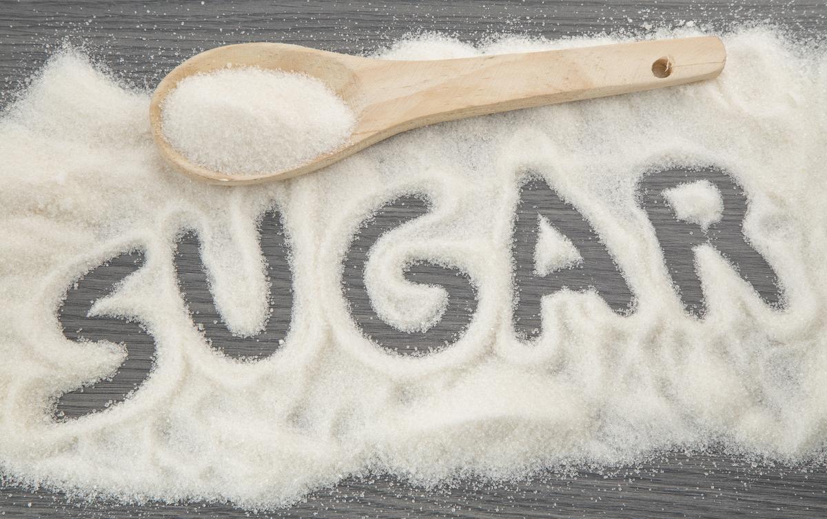Azúcar común o azúcar de mesa.
