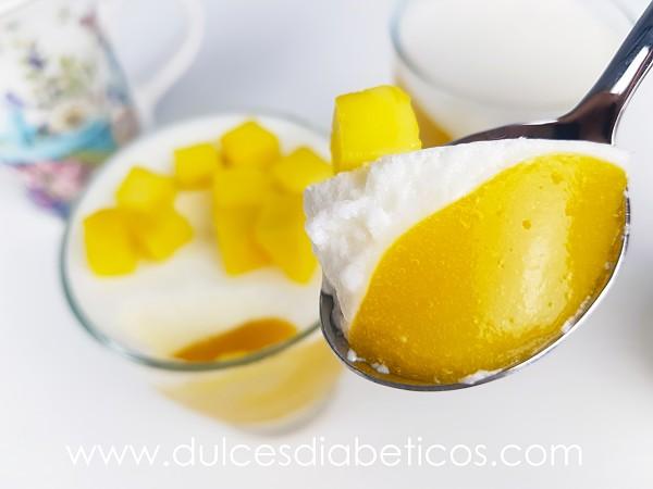 Postre de mango y yogur sin azucar - cuchara