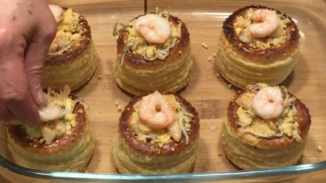 Volovanes con angulas sucedáneas y gambas