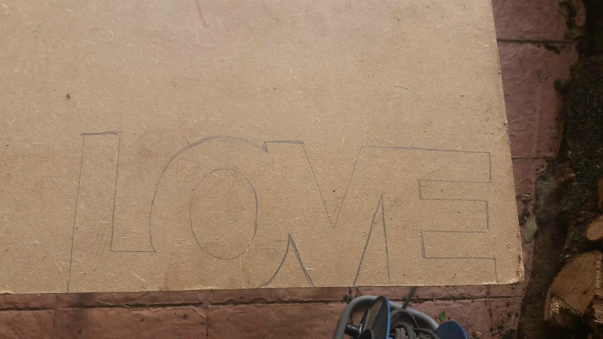 love recortado en madera_1