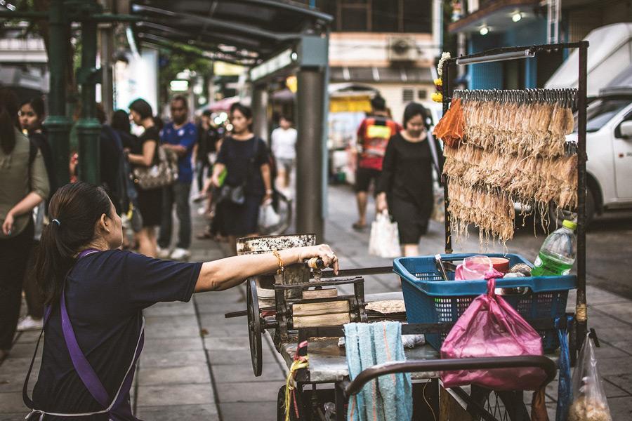 Mercado calamares en la calle