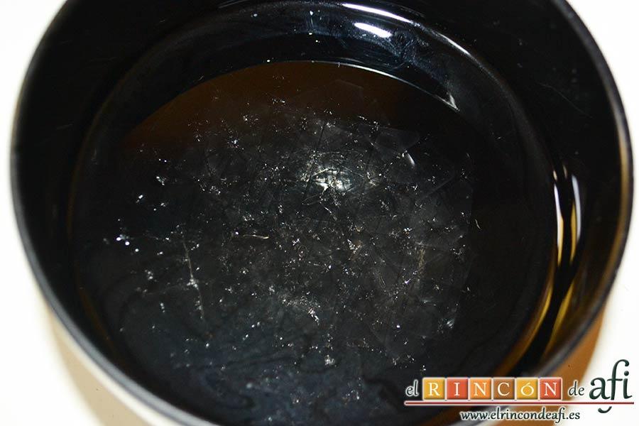 Pastel de soletillas, mascarpone y Nutella, poner la gelatina en agua fría