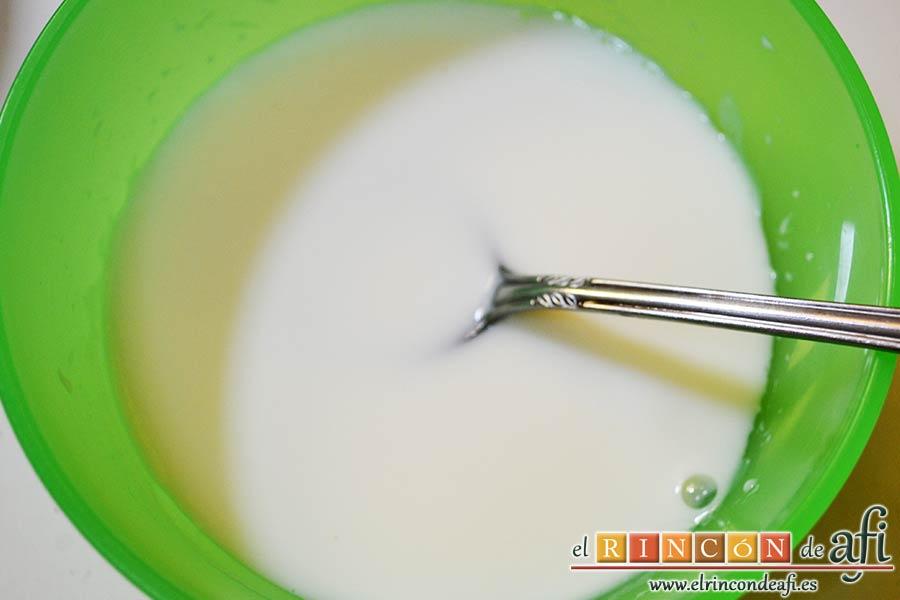 Pastel de soletillas, mascarpone y Nutella, calentar 5 cucharadas de leche