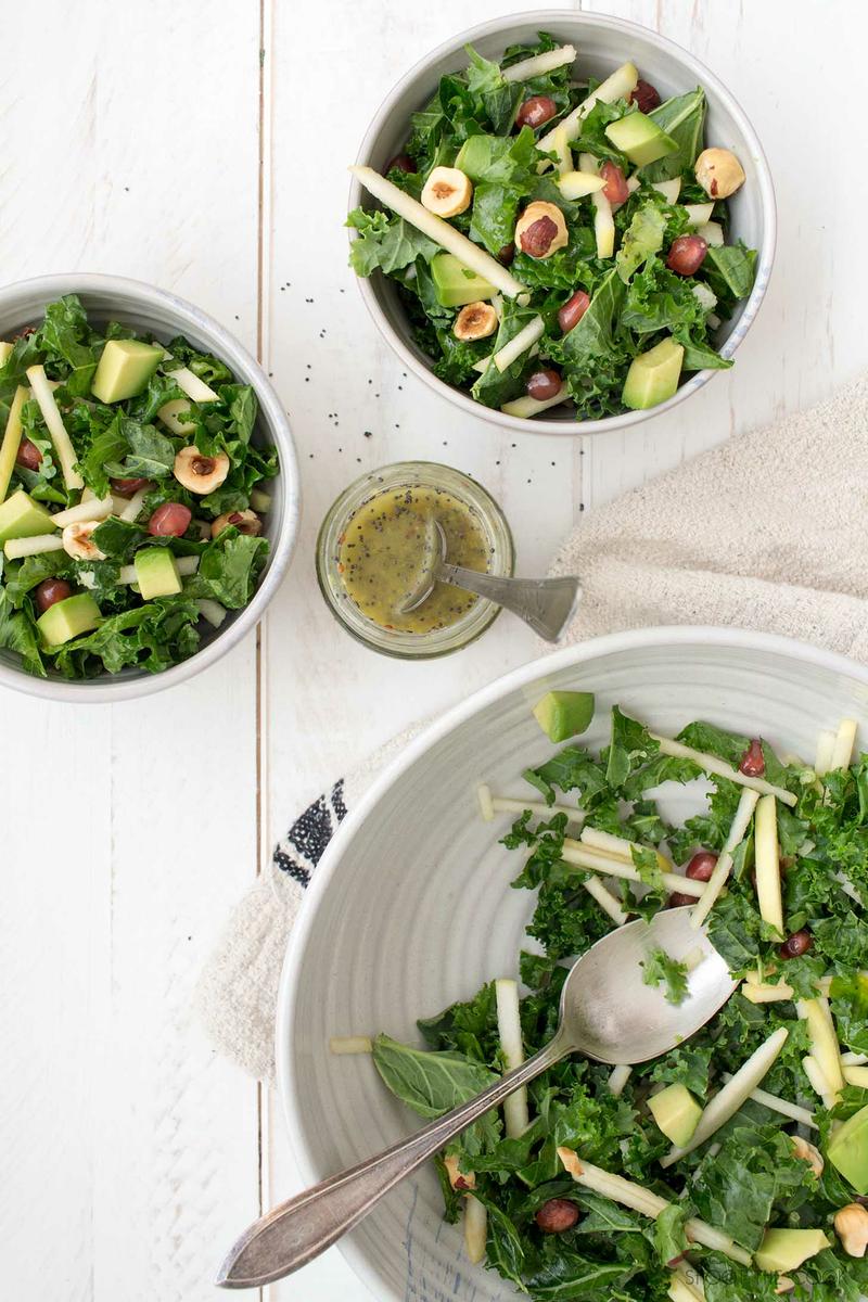 ensalada de kale y aguacate