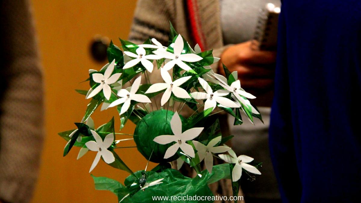 Ideas para hacer jazmines con botellas de plástico