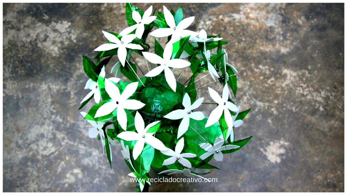Ideas para hacer jazmines con botellas de plástico