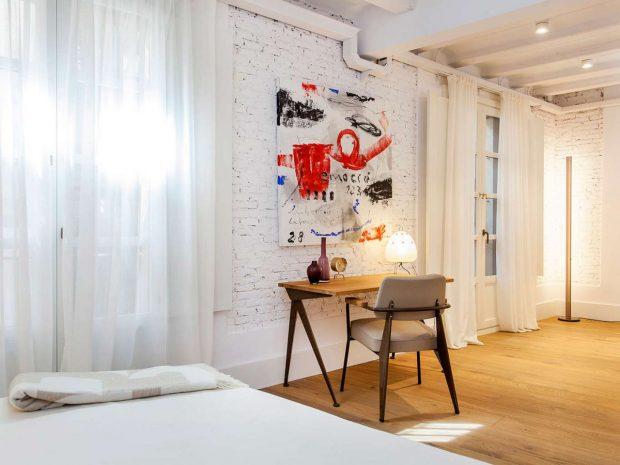 loft con arte en las paredes