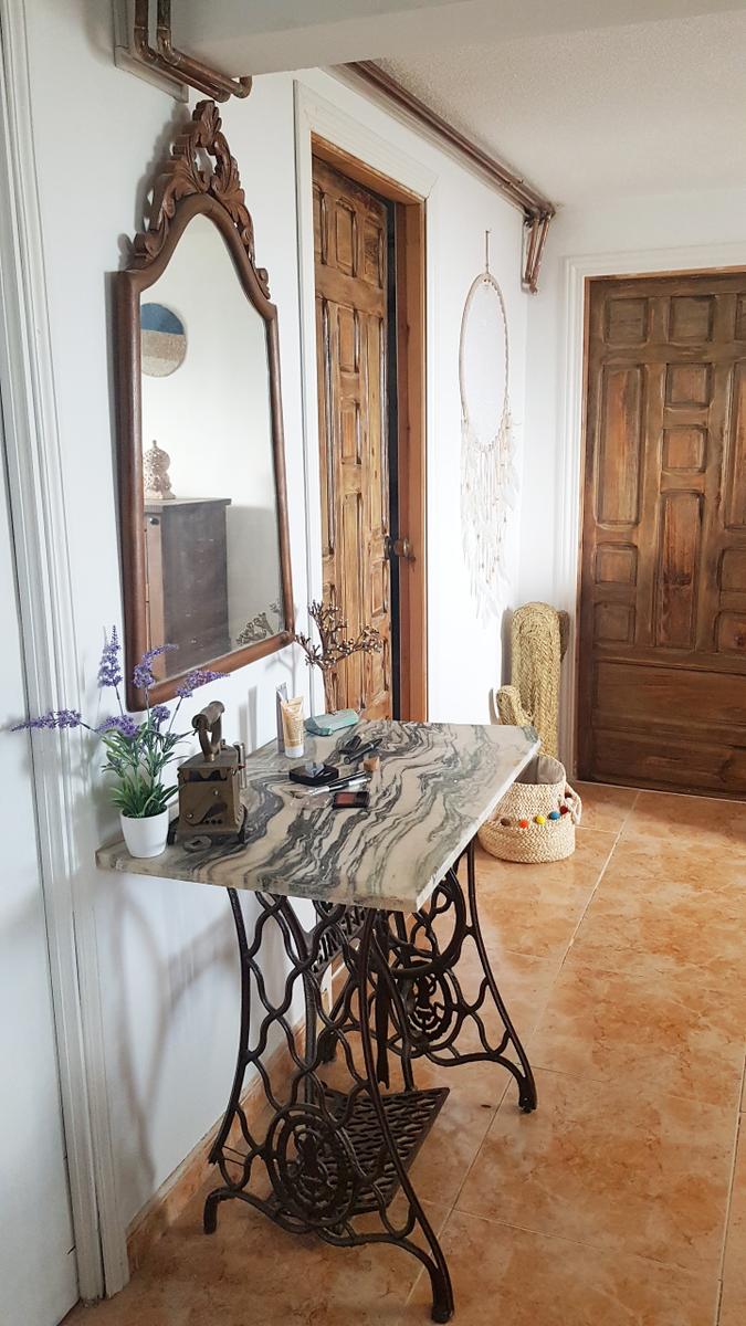 espacio de tocador con pie de maquina de coser - resta poco espacio