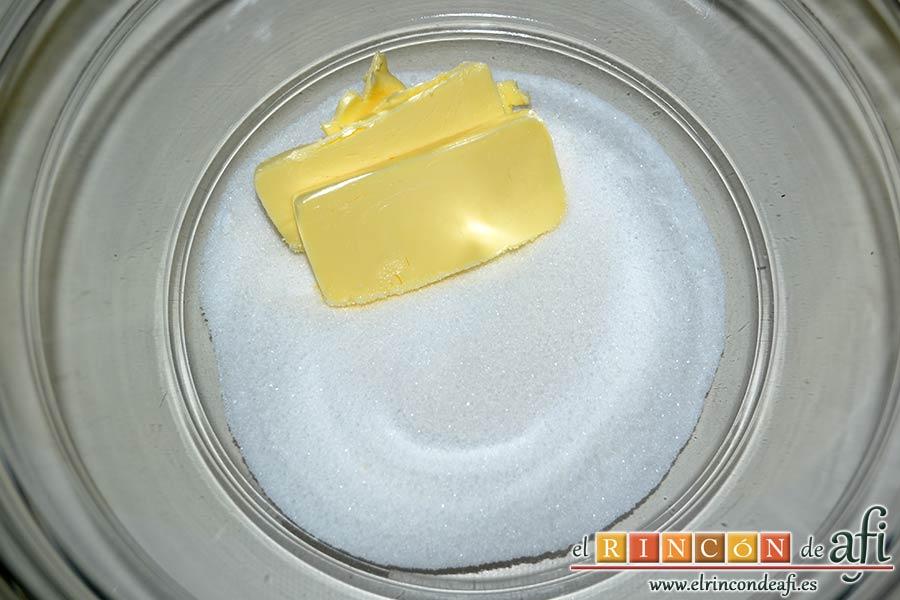 Red Velvet Cookies, poner en otro bol la mantequilla con el azúcar