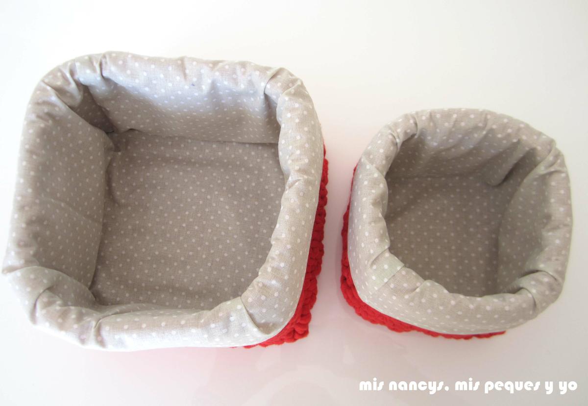 mis nancys, mis peques y yo, juego de dos cestas de trapillo cuadradas con funda de tela, detalle del interior