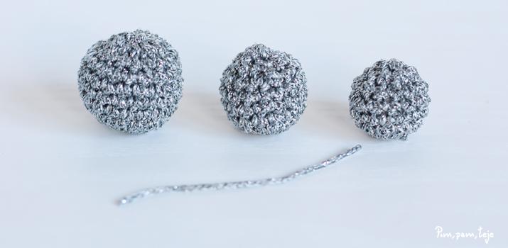 Tejer bolitas de ganchillo