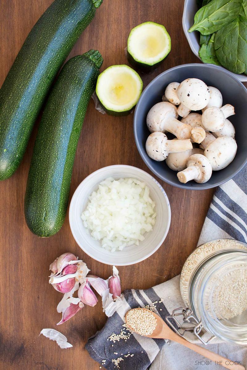calabacín relleno de quinoa y champiñones