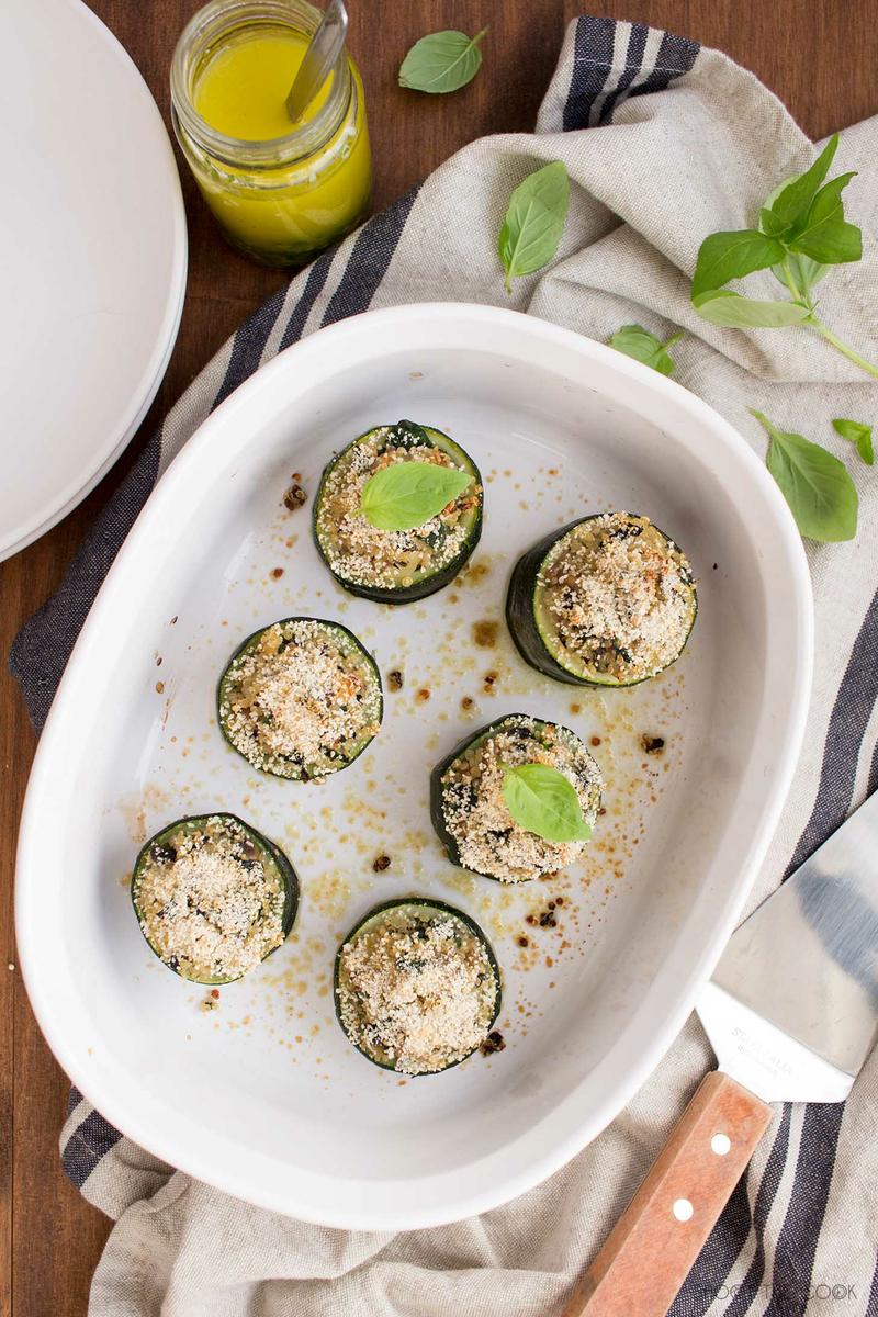 calabacín relleno de quinoa y champiñones