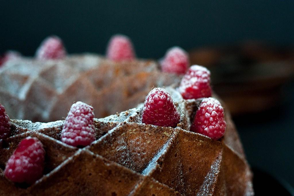 Receta bundt cake con frambuesas