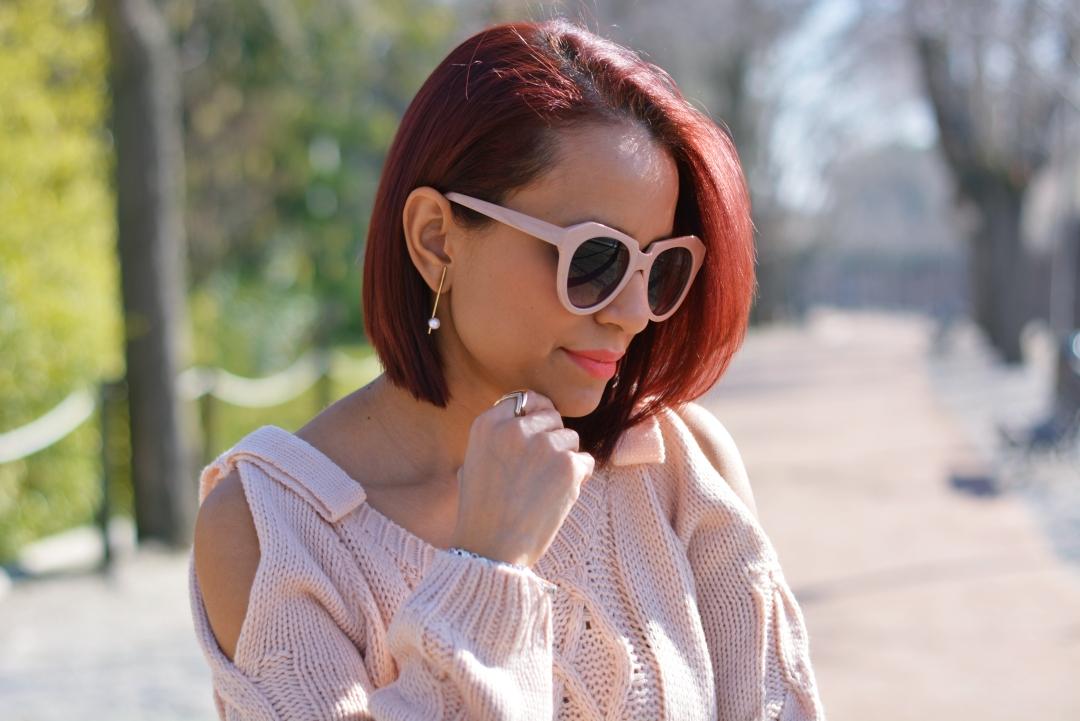 Pendientes de perlas y gafas rosas