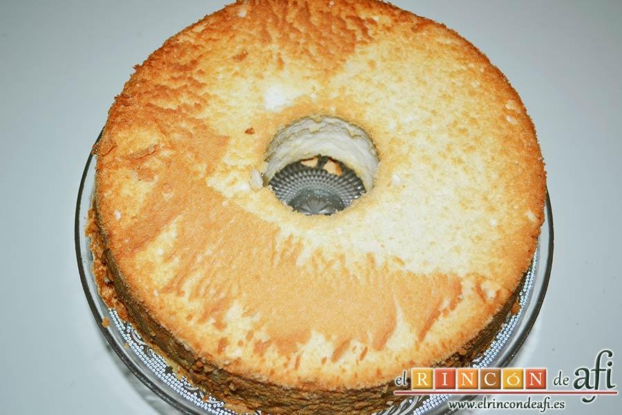 Pastel de ángel, pasado el tiempo de espera, desmoldar