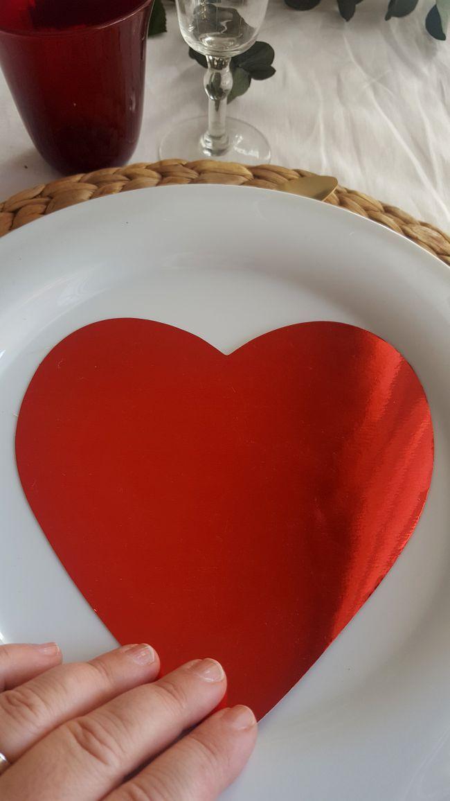 Una mesa con mucho corazón para San Valentín