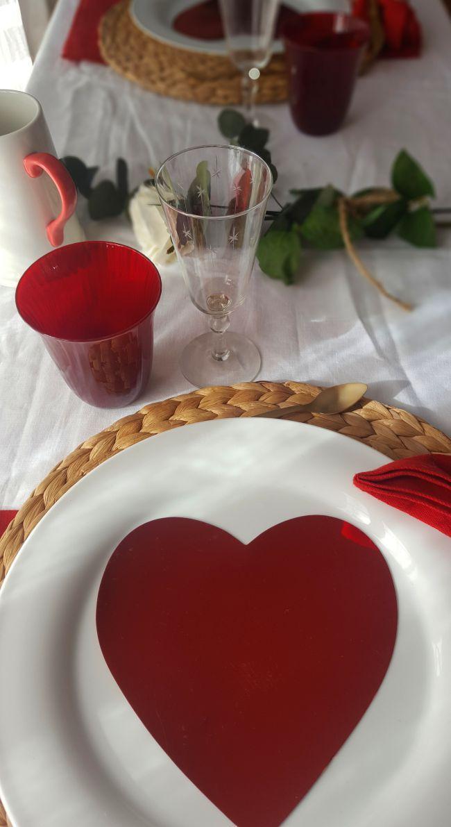 Una mesa con mucho corazón para San Valentín