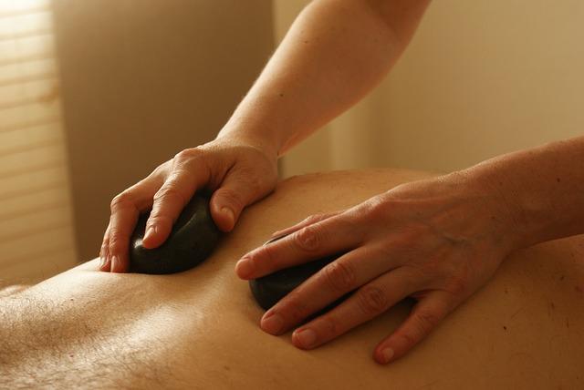 beneficios de los masajes con piedras calientes