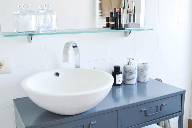 antes y despues, cambio de look, cuarto de baño, casa três, estilo nordico, pintura azulejos, leroy merlin, reciclar muebles, lavabo sobreencimera