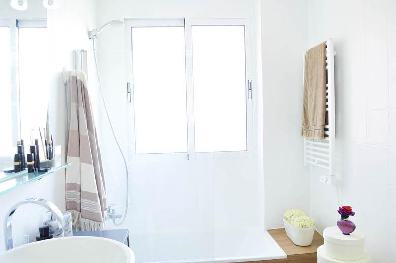 antes y despues, cambio de look, cuarto de baño, casa três, estilo nordico, pintura azulejos, leroy merlin, reciclar muebles, lavabo sobreencimera