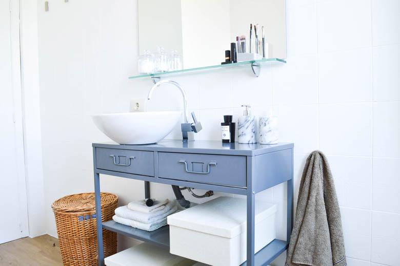 antes y despues, cambio de look, cuarto de baño, casa três, estilo nordico, pintura azulejos, leroy merlin, reciclar muebles, lavabo sobreencimera