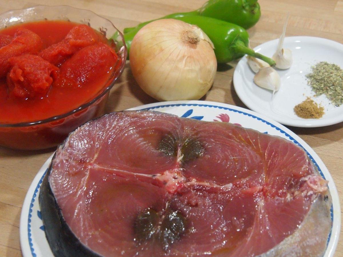 Ingredientes para Taco de atún con tomate sobre trigo tierno 