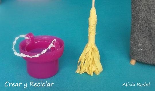 Miniatura equipo básico de productos de limpieza ESCOBA, RECOGEDOR, CUBO y FREGONA para muñecas DIY