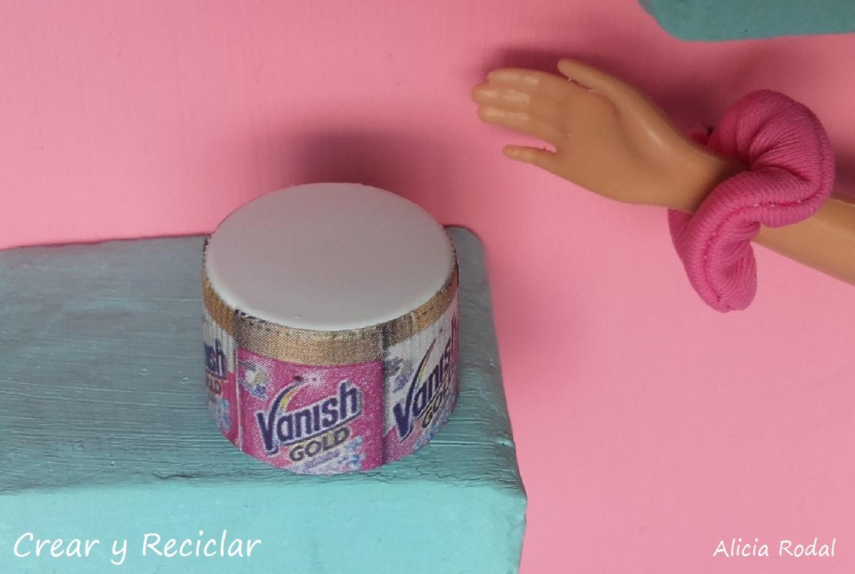 Miniaturas de productos para muñecas con reciclaje DIY