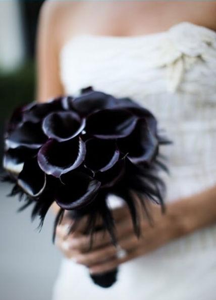 Ramo de novia rockera en morado